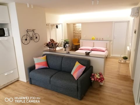Seating area, Bedroom
