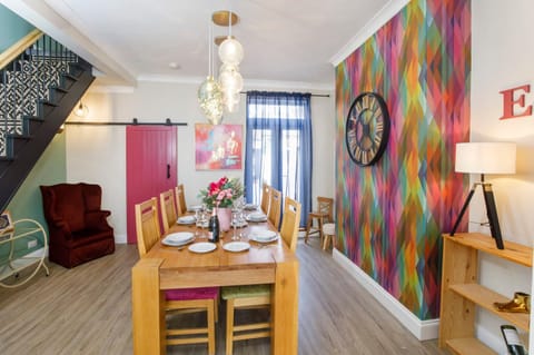 Seating area, Dining area