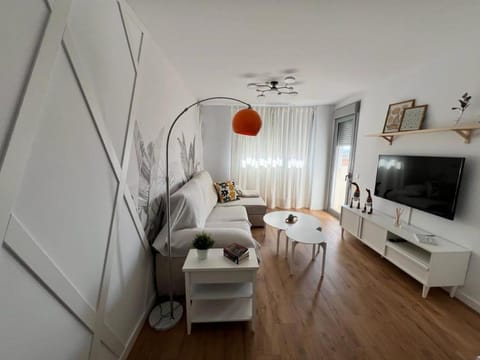 TV and multimedia, Living room, Seating area, Evening entertainment