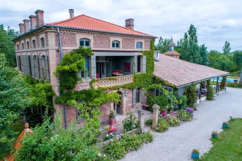 Property building, Spring, Day, Natural landscape, Garden, Garden view