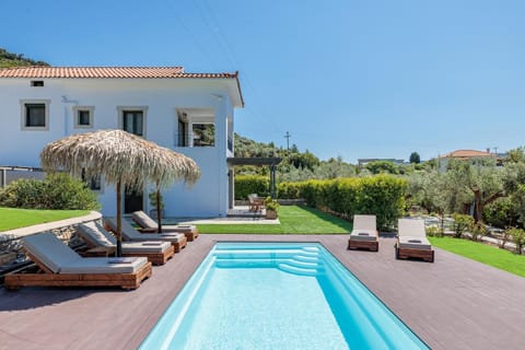 Property building, Patio, Day, Natural landscape, Seating area, Swimming pool, sunbed