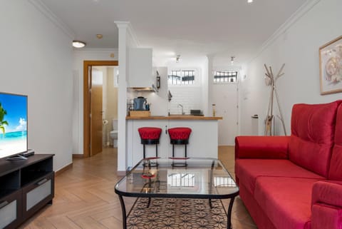 TV and multimedia, Kitchen or kitchenette, Living room, Seating area, Dining area