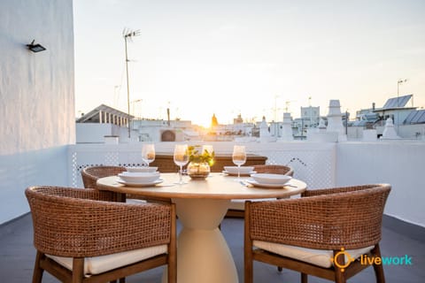View (from property/room), Balcony/Terrace, Dining area