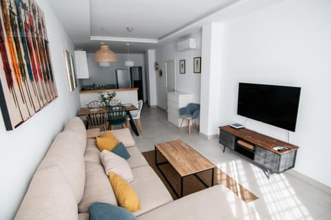 Communal lounge/ TV room, TV and multimedia, Living room, Evening entertainment