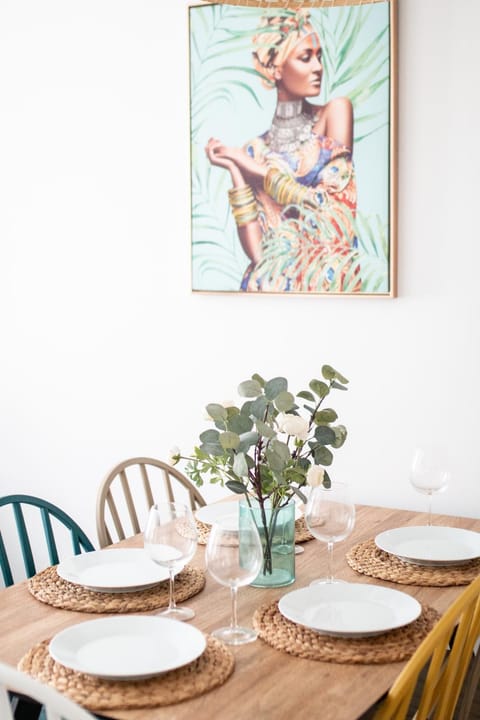 Food and drinks, Dining area, Food