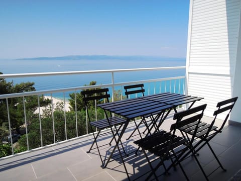 DugoToploLjeto Apartmani Baska Voda Bed and Breakfast in Baška Voda