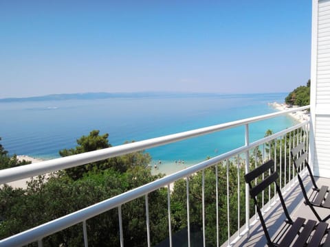 DugoToploLjeto Apartmani Baska Voda Bed and Breakfast in Baška Voda