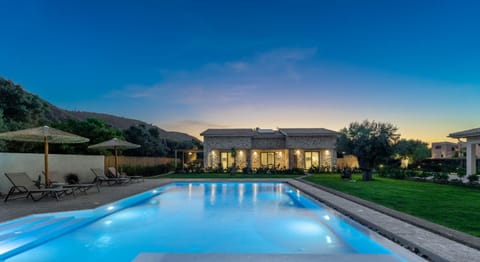 Property building, Garden, Pool view