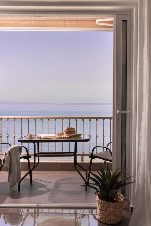Day, View (from property/room), Balcony/Terrace, Seating area, Sea view