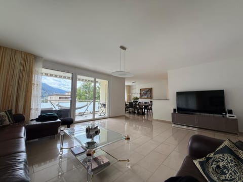 TV and multimedia, Living room, Dining area