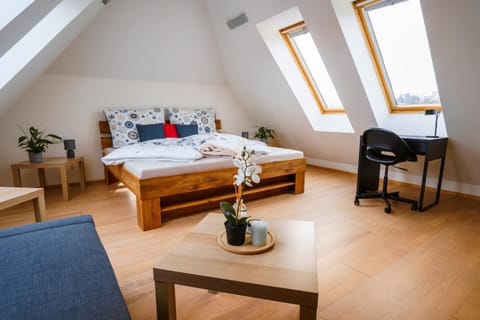 Seating area, Bedroom