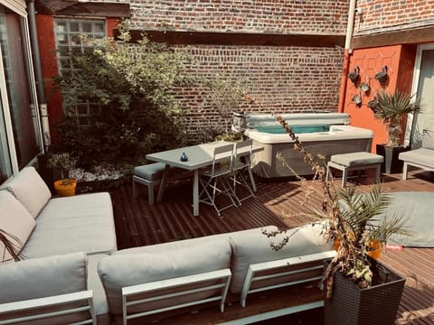 Studio indépendant et calme avec Jacuzzi à Lille Bed and Breakfast in Lille