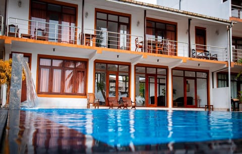 Property building, Swimming pool, Swimming pool