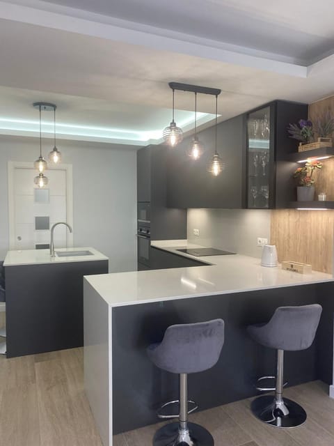 Kitchen or kitchenette, Dining area, pet friendly, stove