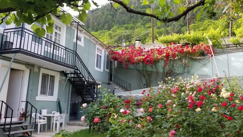 Property building, Balcony/Terrace, Garden view