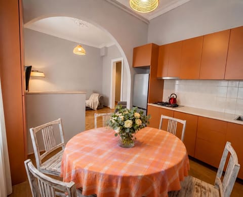 Kitchen or kitchenette, Seating area, kitchen
