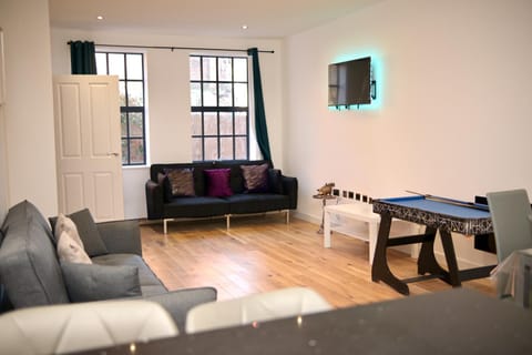 Modern home in Birmingham House in Birmingham