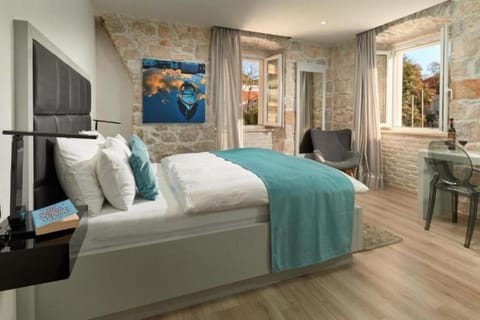 Bed, Decorative detail, Seating area, Bedroom