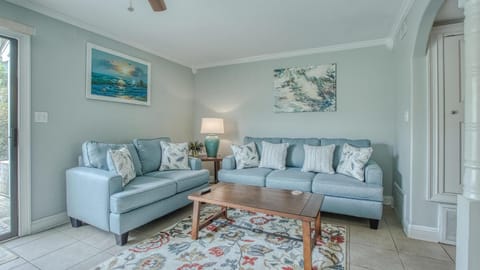 Southbay 33 Short walk to 300ft of Private Beach 3 Bedroom Townhome House in Destin