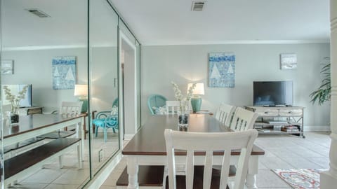 Southbay 33 Short walk to 300ft of Private Beach 3 Bedroom Townhome House in Destin