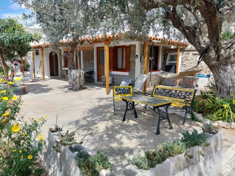 Garden Sea View Apartment in Poros