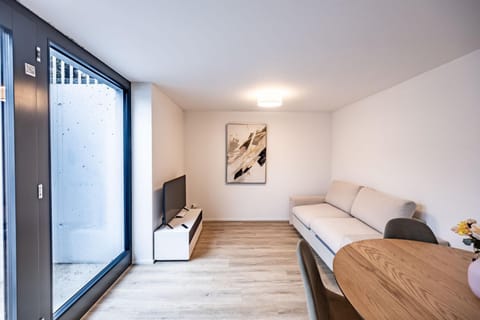 Facade/entrance, TV and multimedia, Living room, Decorative detail, Seating area, Dining area