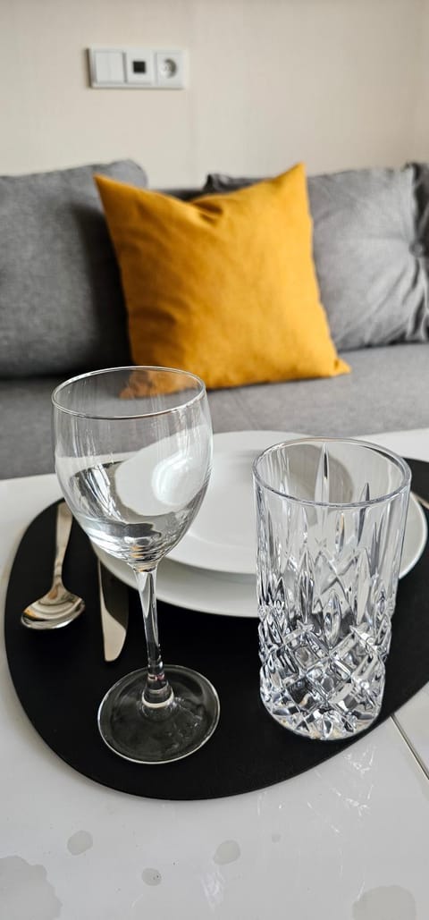 Living room, Food and drinks, Seating area