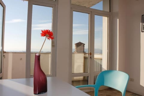 View (from property/room), Balcony/Terrace, Dining area