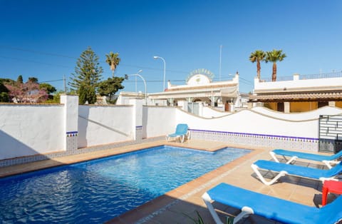 Swimming pool, sunbed