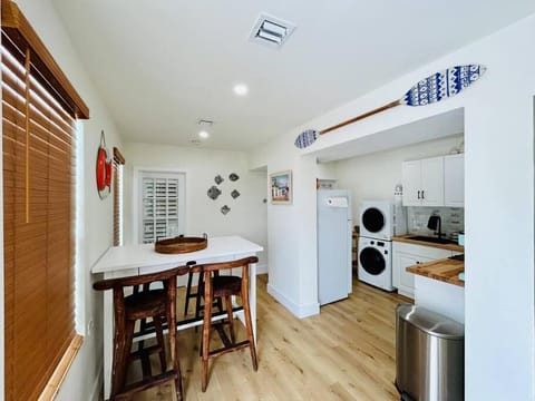 Dining area, minibar, washing machine, dryer