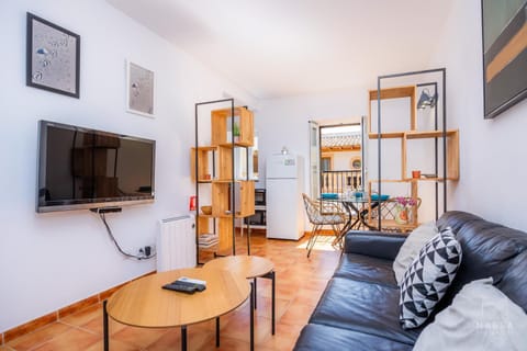 TV and multimedia, Living room, Seating area, Dining area, Evening entertainment, City view, Quiet street view, heating, microwave, oven, kitchen, air conditioner