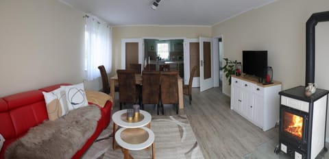 TV and multimedia, Living room, Seating area, flat iron