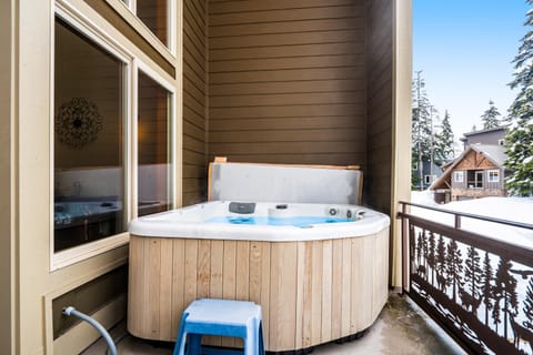 Cascadia Clouds Chalet House in Snoqualmie Pass