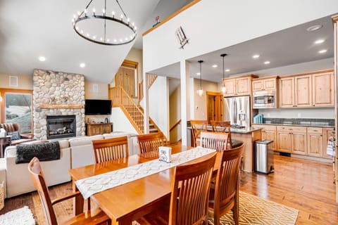 Cascadia Clouds Chalet House in Snoqualmie Pass