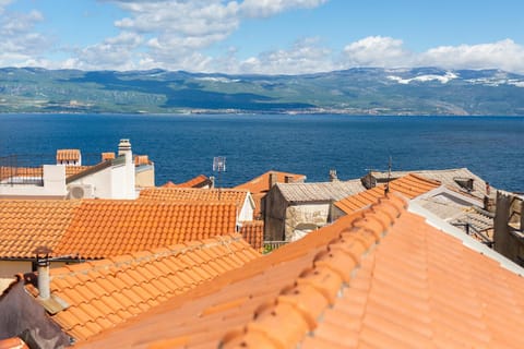 Day, Natural landscape, Mountain view, Sea view