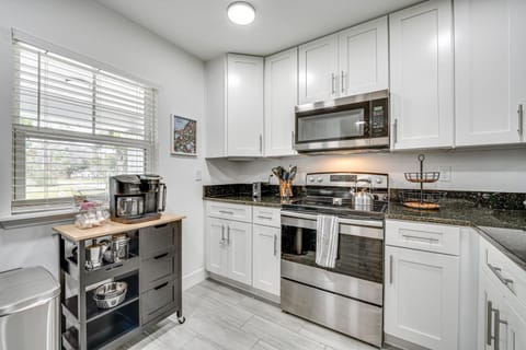 Modern Florida Bungalow 3 Miles to Winter Garden! House in Winter Garden