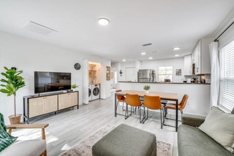 Modern Florida Bungalow 3 Miles to Winter Garden! House in Winter Garden