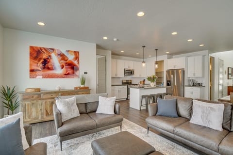 Modern Heber City Getaway Mountain View, Hot Tub! House in Heber City