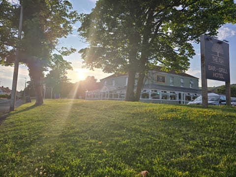 Ashburnham Hotel Hotel in Burry Port