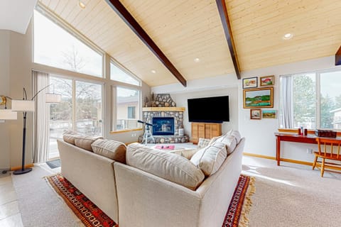 Rooftop Retreat House in South Lake Tahoe