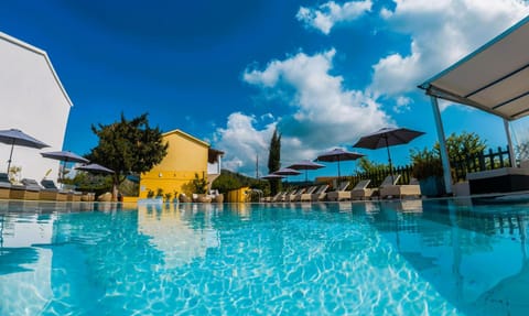 Pool view, Swimming pool, sunbed