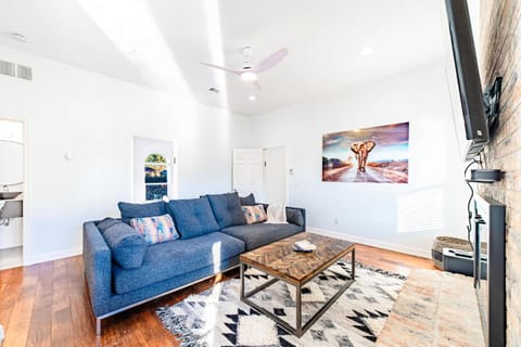 Elegant 4BR 2,5BA Holiday Home with Pool, Game Room & Grill House in Carrollton