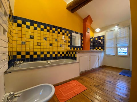 Maison familiale centre Avignon House in Avignon