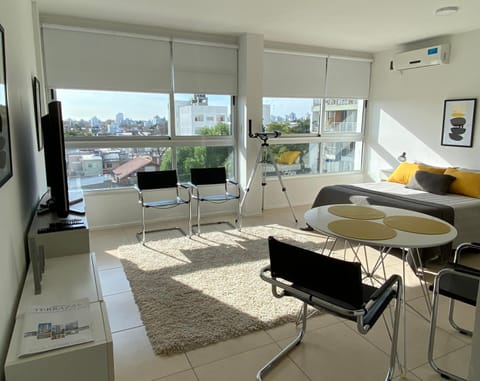 TV and multimedia, Living room, Photo of the whole room, Dining area, air conditioner