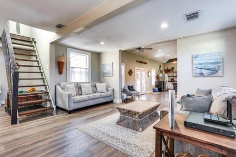 Pottsboro Home with Patio and Grill about 1 Mi to Lake! House in Lake Texoma