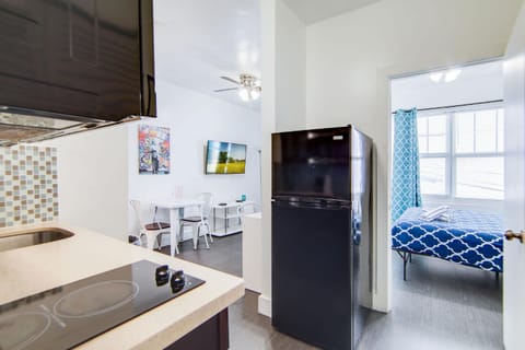 Comfy 1 B/R, Near Ocean Dr & Beach - South Beach Apartment in Flamingo Lummus