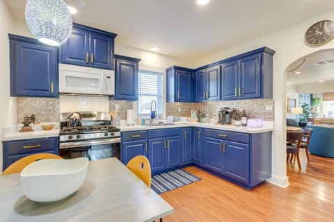 Chic Joplin Cottage with Patio Less Than 3 Mi to Town! House in Joplin