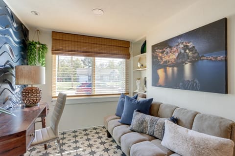 Chic Joplin Cottage with Patio Less Than 3 Mi to Town! House in Joplin