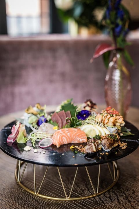 Restaurant/places to eat, Food and drinks, On site, Food, Lunch, Dinner