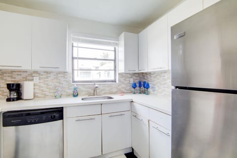 2B/2B, Free Parking, South Beach, 1 Block 2 Beach Apartment in Flamingo Lummus